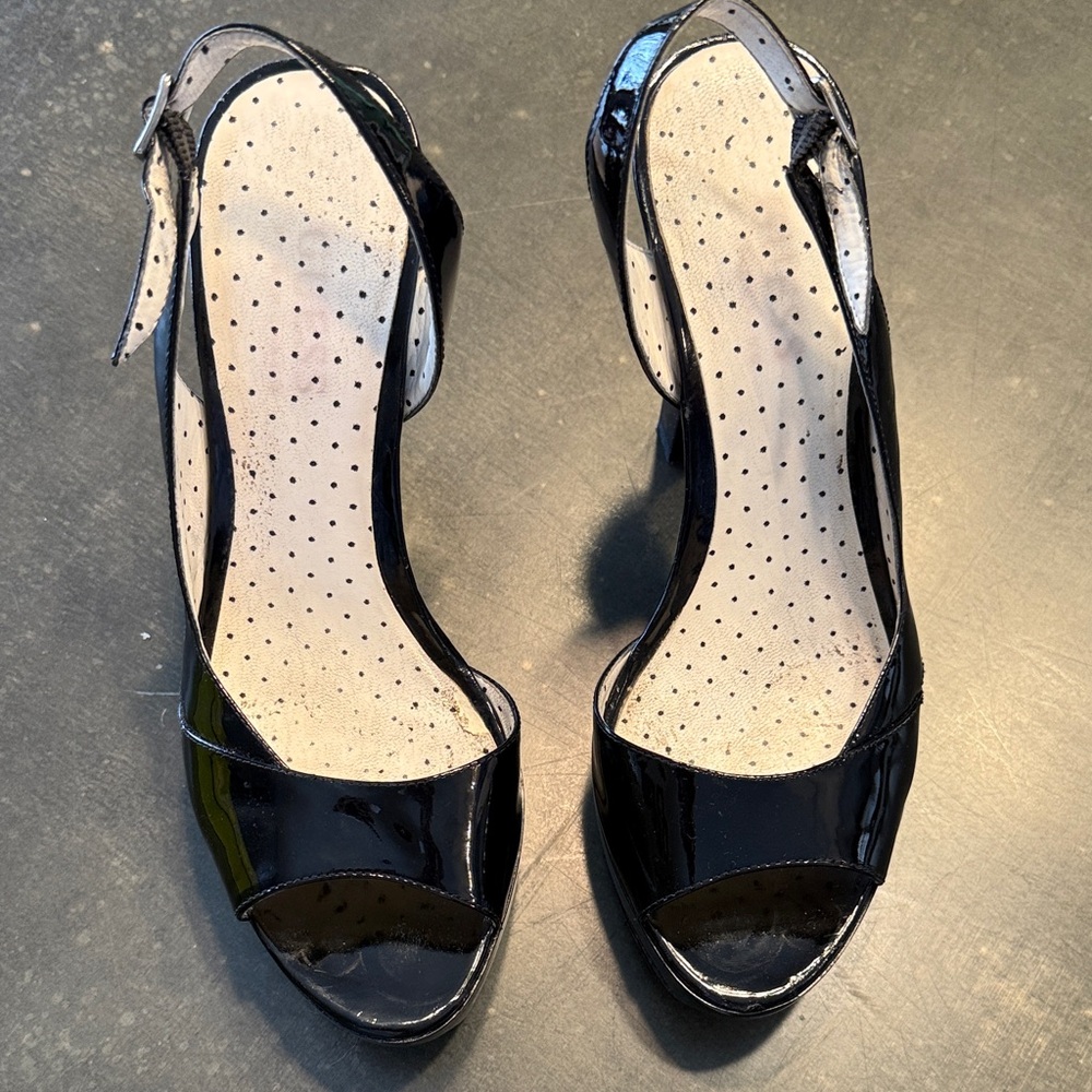 Vintage Elegant Black Patent Leather Peep-Toe Heels by Guess